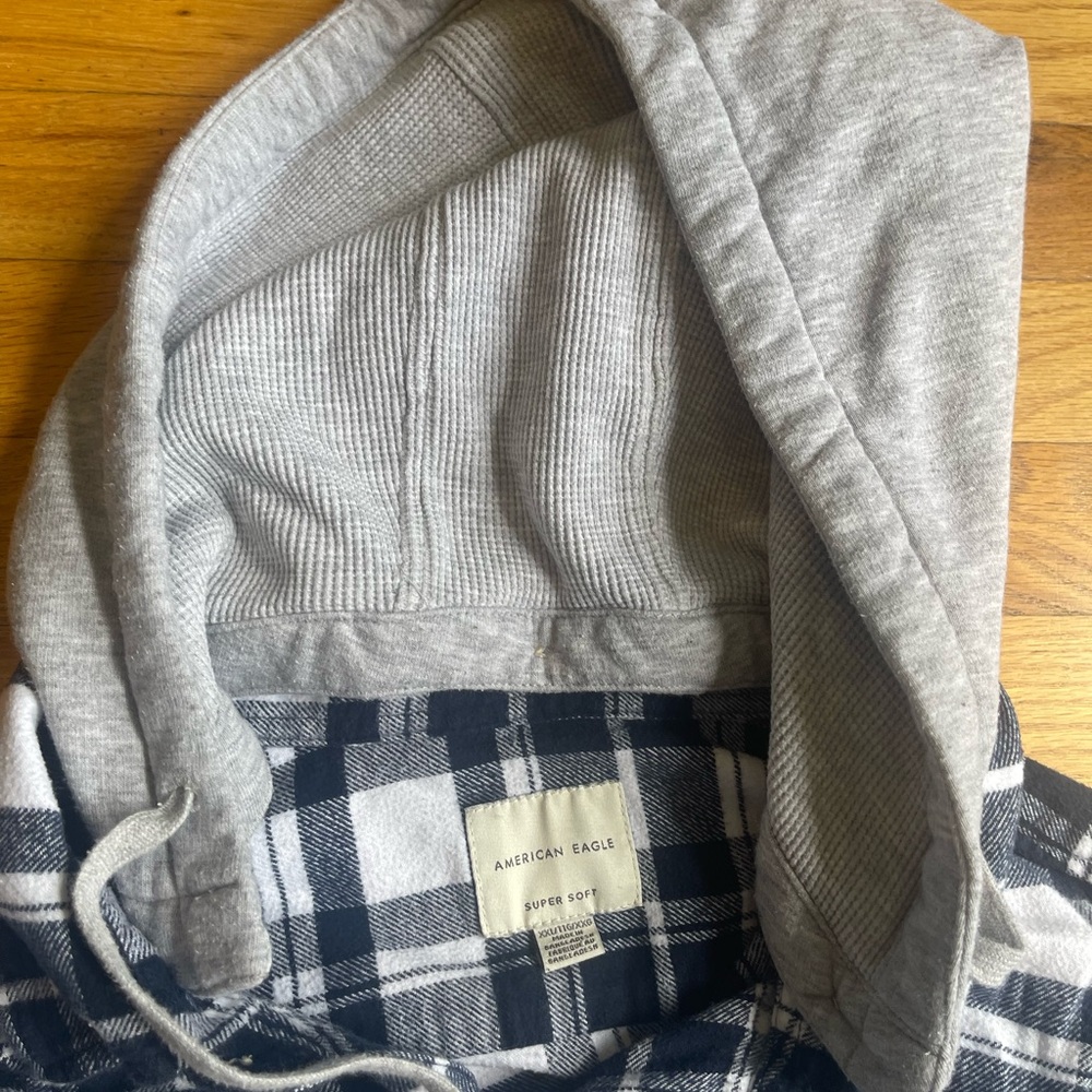 American Eagle Outfitters Super Soft Navy and White Plaid Shirt - Picture 5 of 8